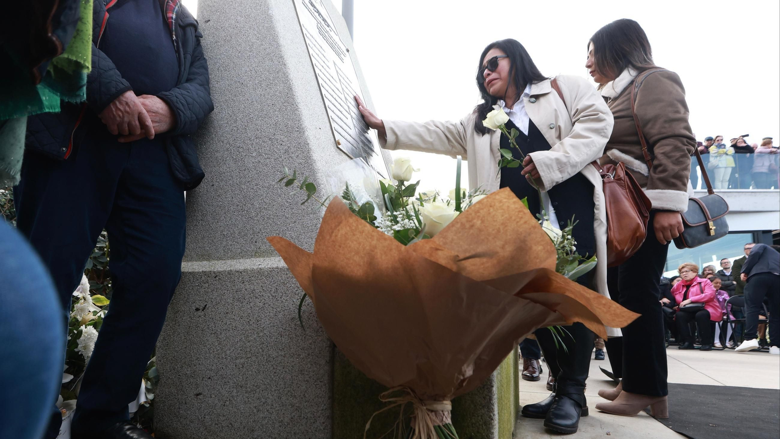 Ofrenda floral en el homenaje a las víctimas del segundo aniversario del naufragio.