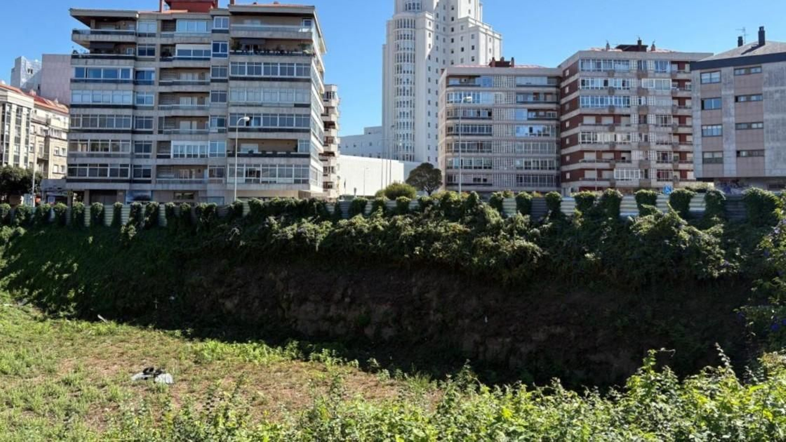 La finca de plaza de España entre las calles Pizarro y Puerto Rico.