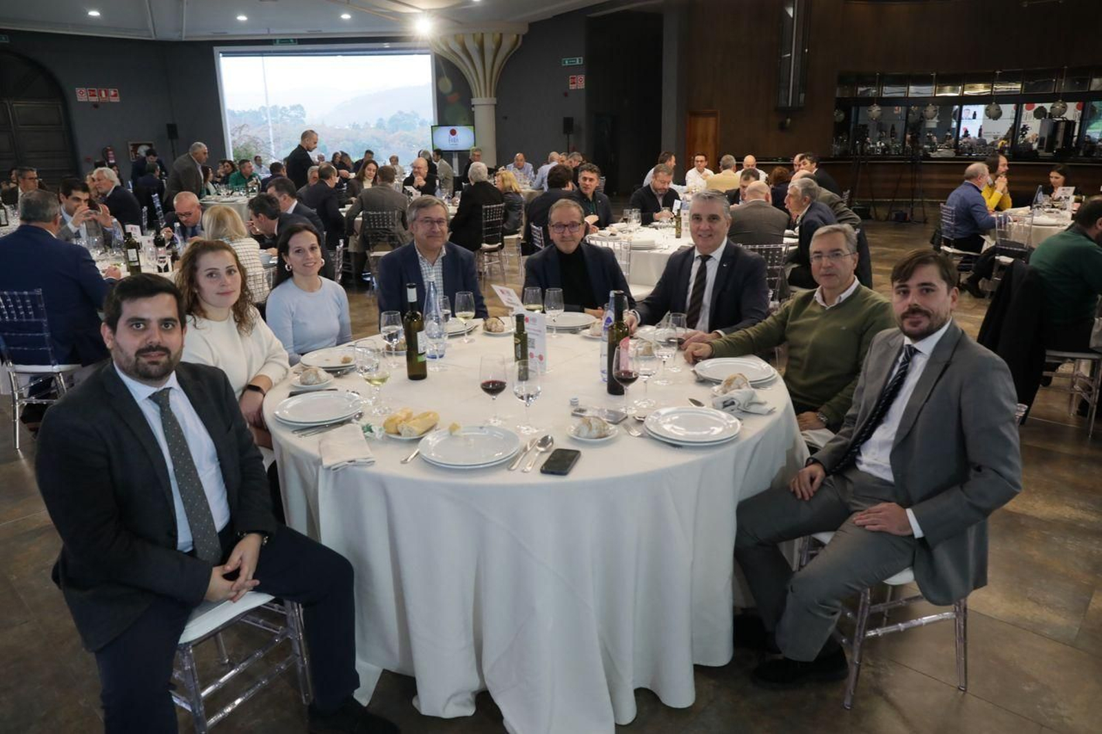 MESA RÍO TÁMEGA | Abraham Coco, jefe de prensa de la Consellería de Cultura; Rebeca Sotelo, alcaldesa del Concello de Cenlle; Sandra Quintas, alcaldesa del Concello de Bande; Mario Rodríguez, alcalde de Esgos; Aurelio Gómez, de la Diputación de Ourense; Miguel Ángel Viso, senador del Partido Popular por Ourense; Luis Menor, alcalde de Pereiro de Aguiar, y Mauro Outeiriño, gerente de La Región.