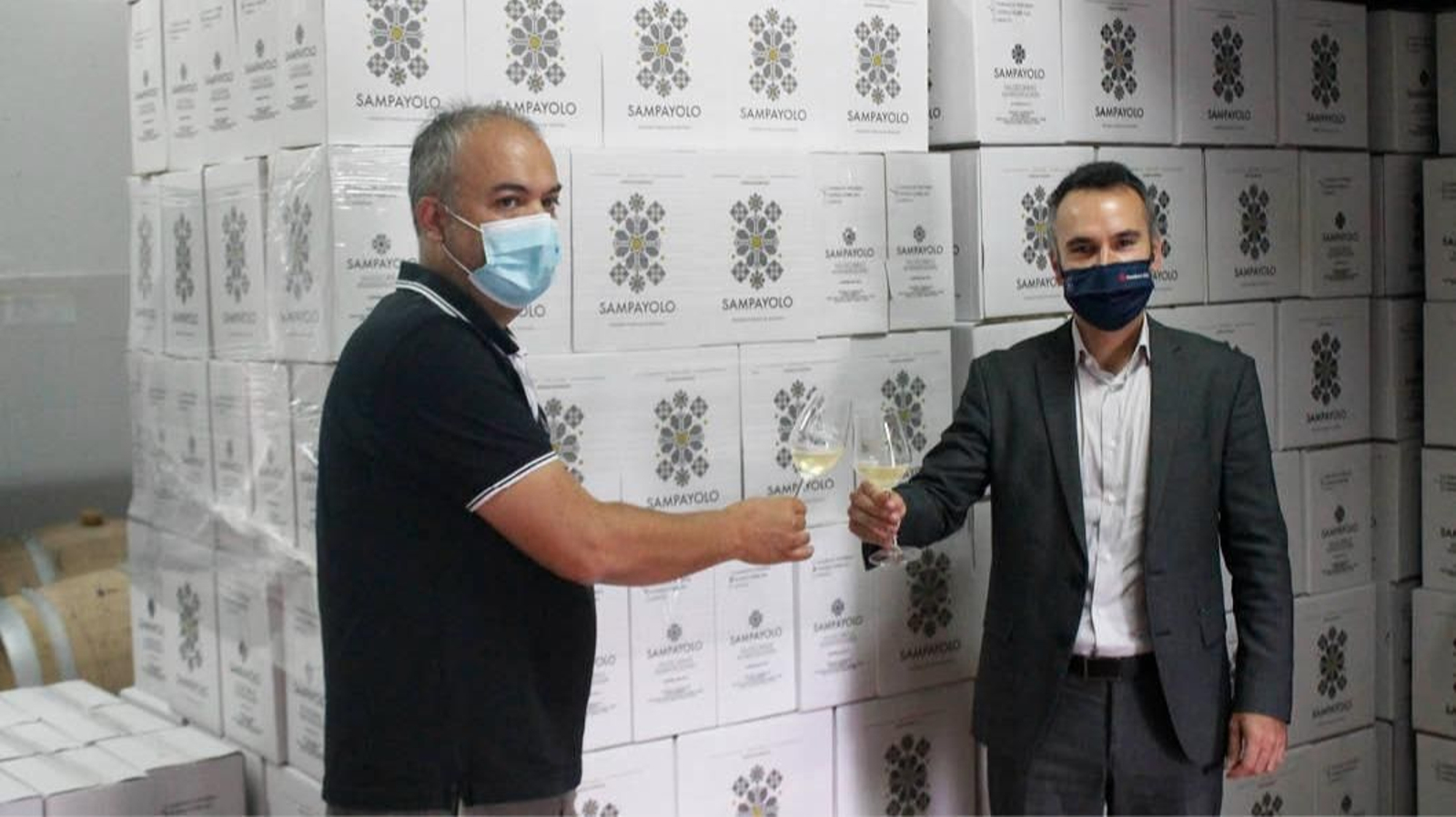 Javier García y Fernando Guldrís, en la visita a Bodega Sampayolo.
