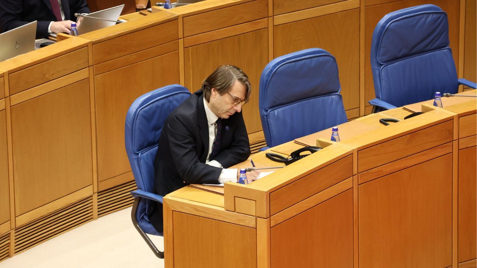 Miguel Corgos espera los resultados de la votación.