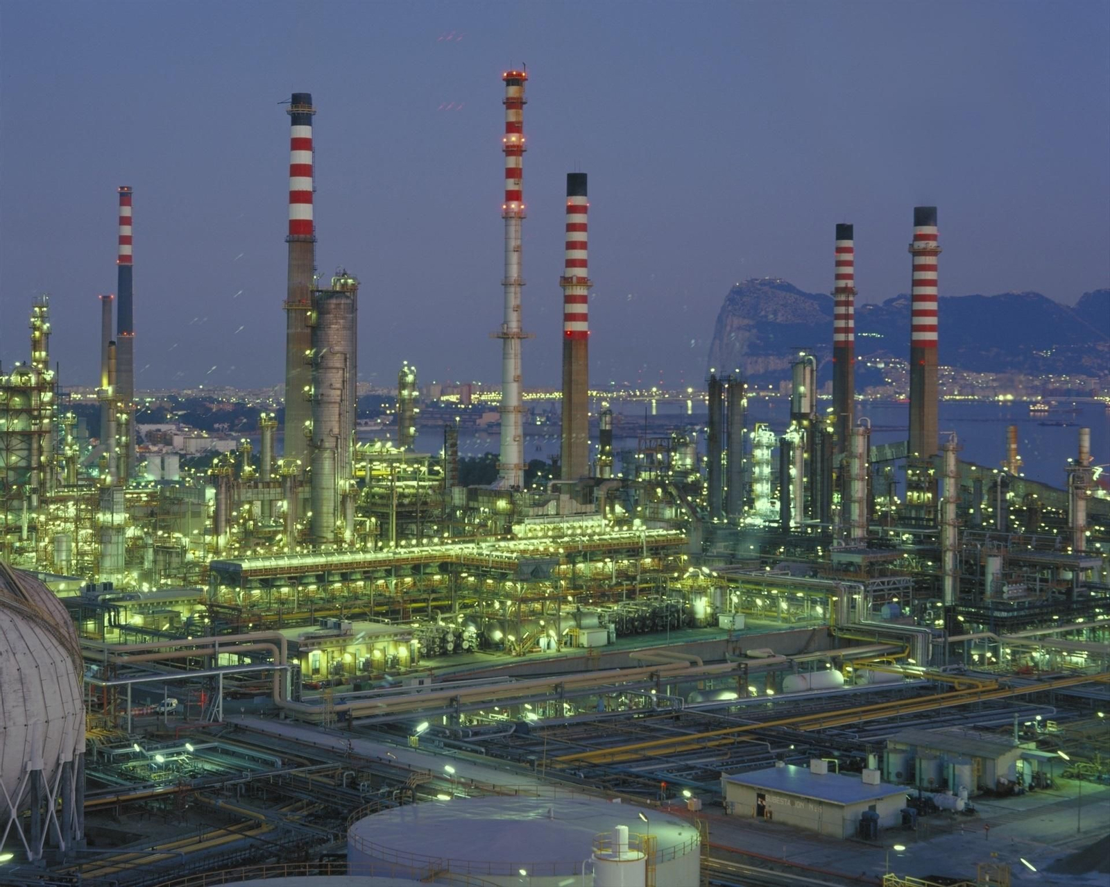 Imagen de una refinería