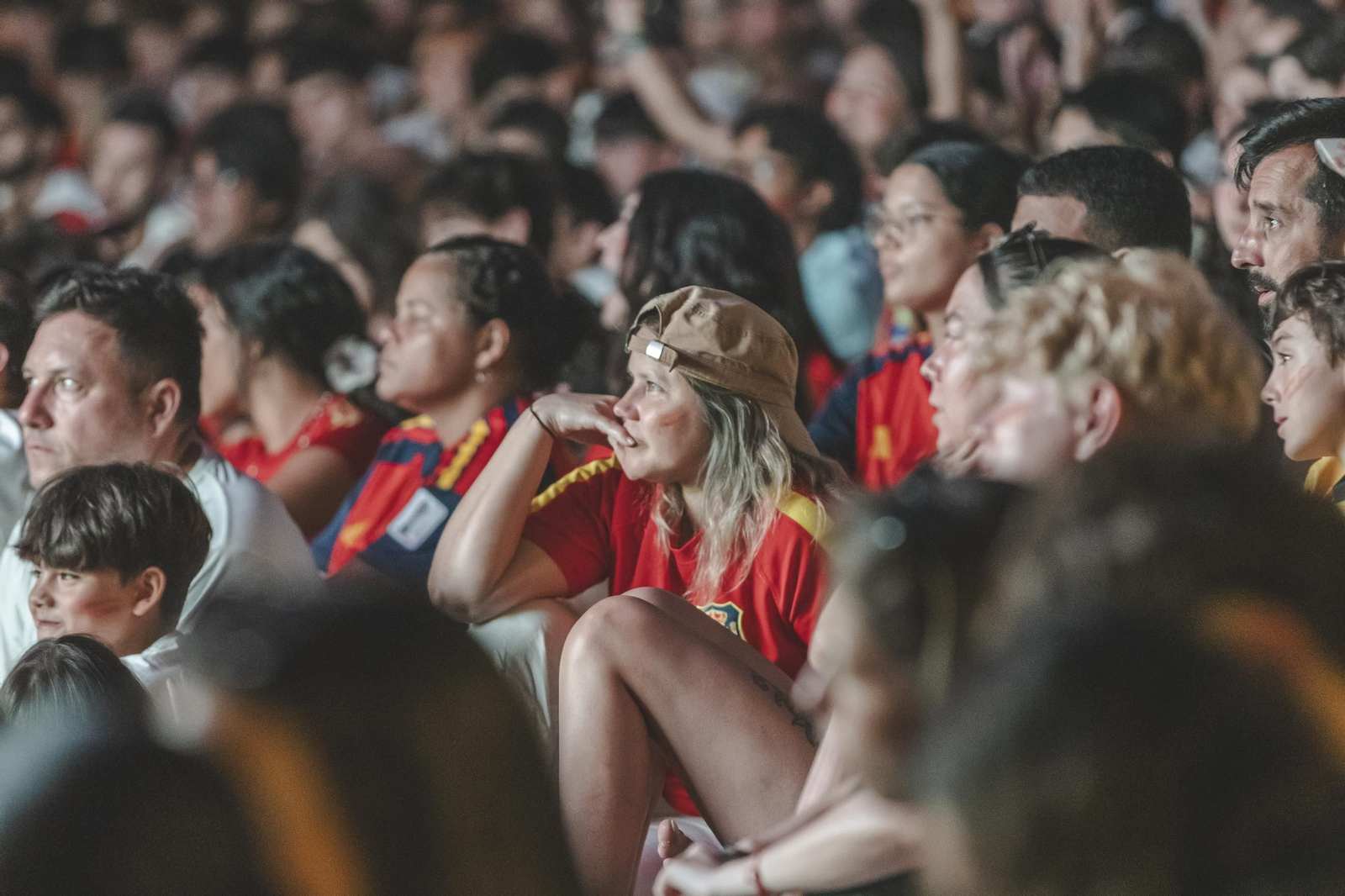 Galería | Camisetas, banderas y las calles de Ourense llenas de emoción por ver a España jugar los cuartos de final, en fotos