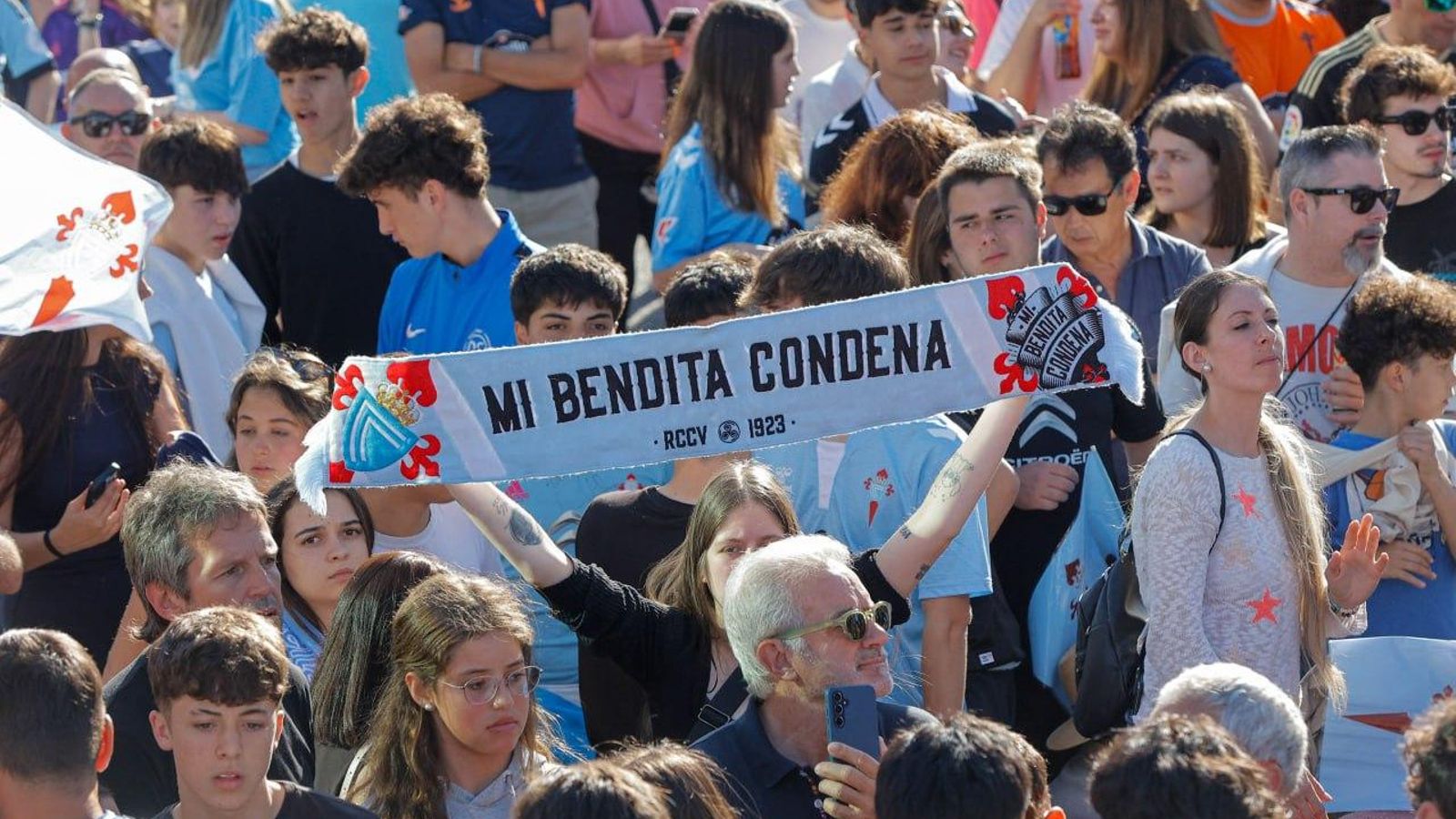 Galería | Fiesta celeste en Vigo por la vuelta del Celta a Europa