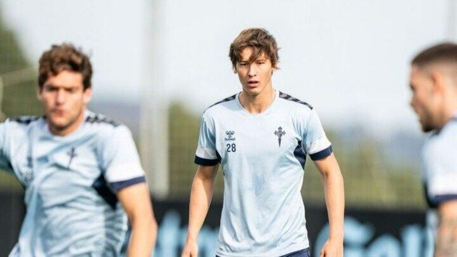 Fer López en un entrenamiento del Celta en Mos.