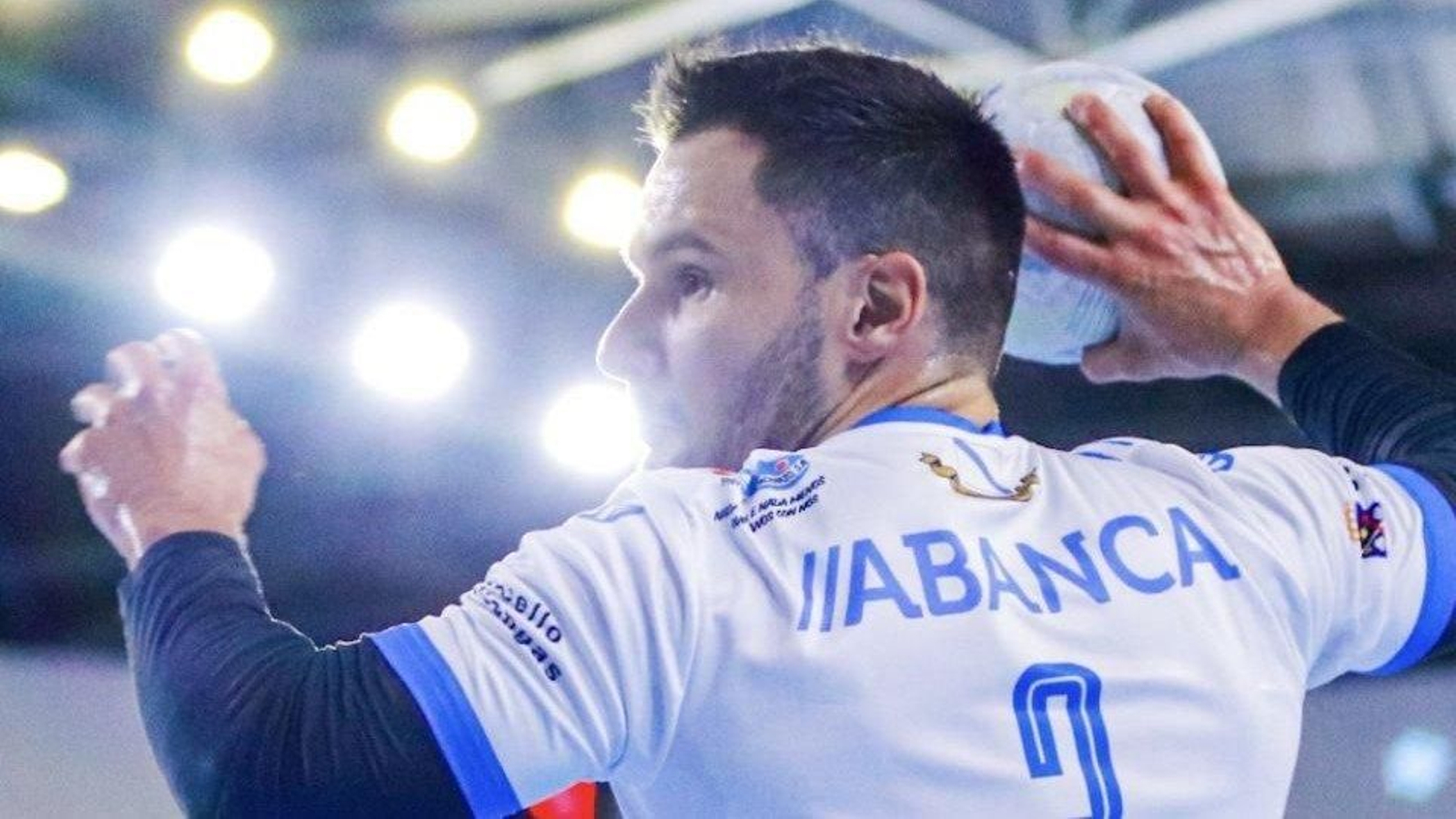 El Cangas superó ayer al Sinfín en el partido disputado en Santander.