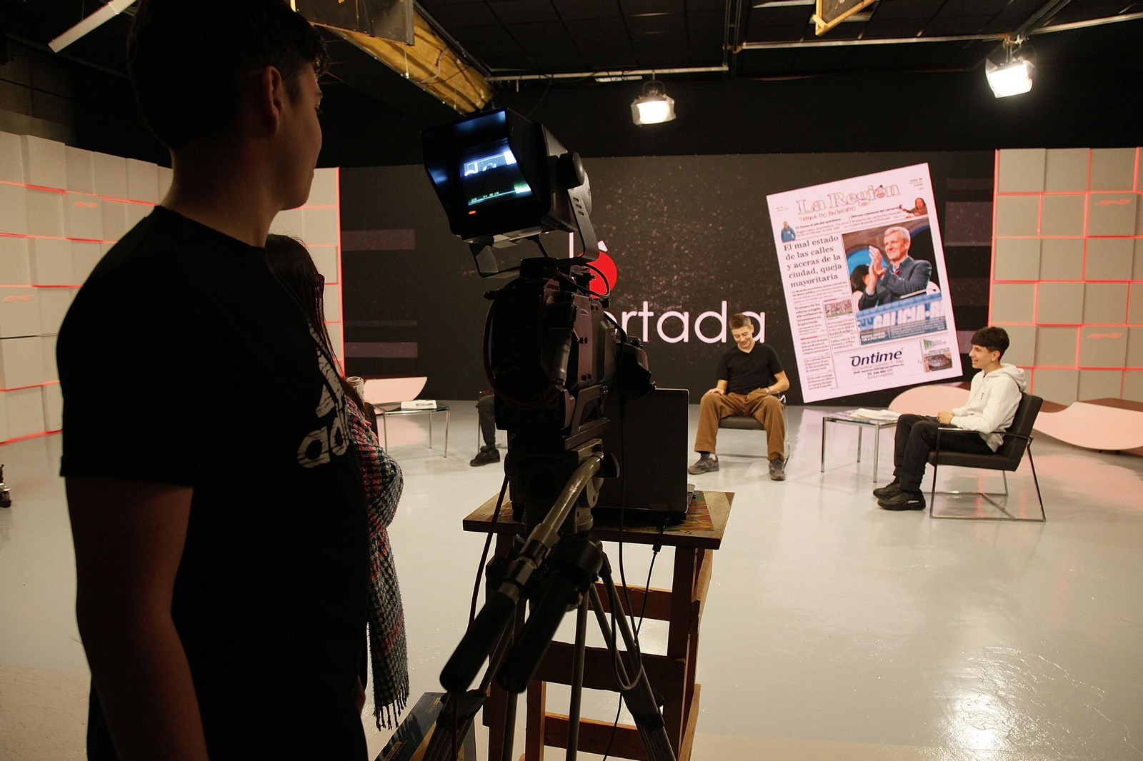 Visita de alumnos del IES Blanco Amor a La Región y Telemiño