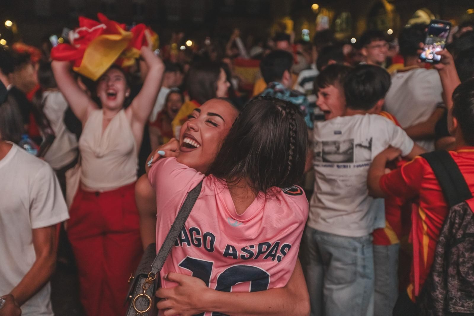 Galería | La ilusión por España en la semifinal tiñe de rojo la provincia de Ourense, en fotos