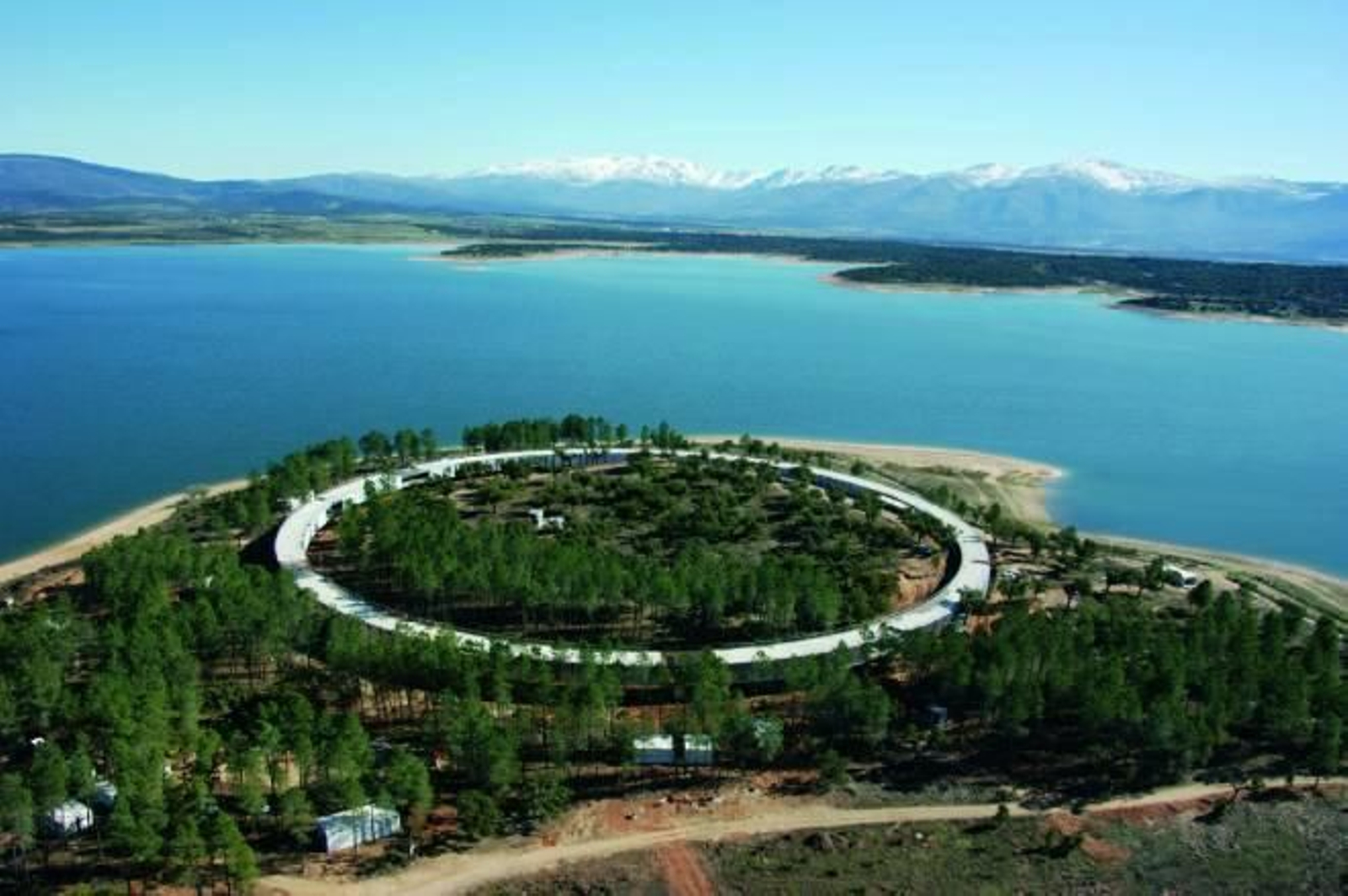 Premio joven al centro deportivo en Gabriel y Galán (Cáceres).