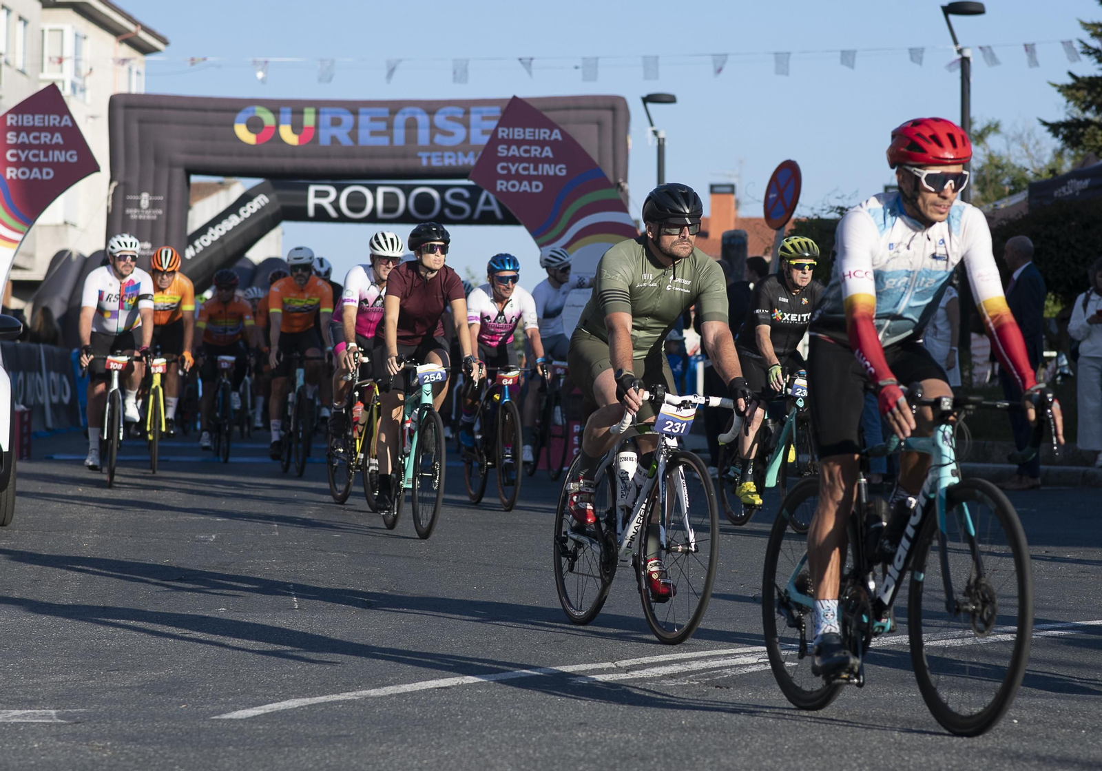 Pasión sobre dos ruedas desde Luíntra en la Ribeira Cycling Road