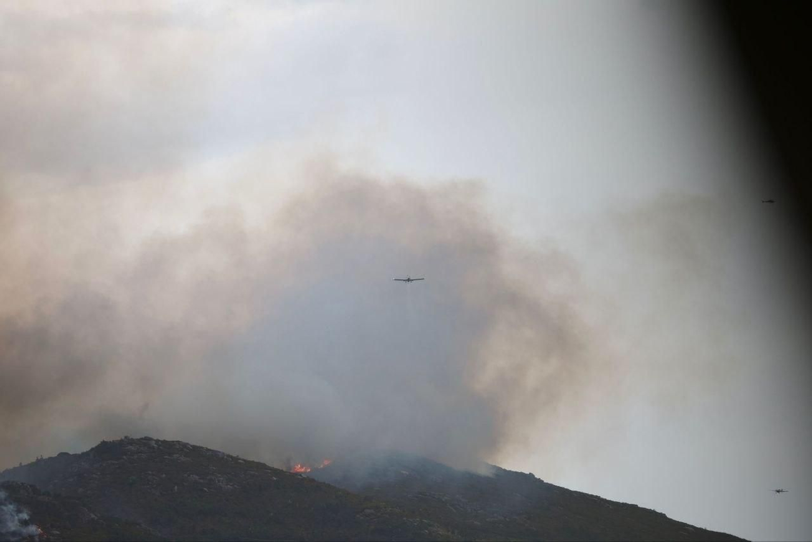Galería | Las llamas devoran el monte Galleiro, entre Mos, Ponteareas y Pazos de Borbén