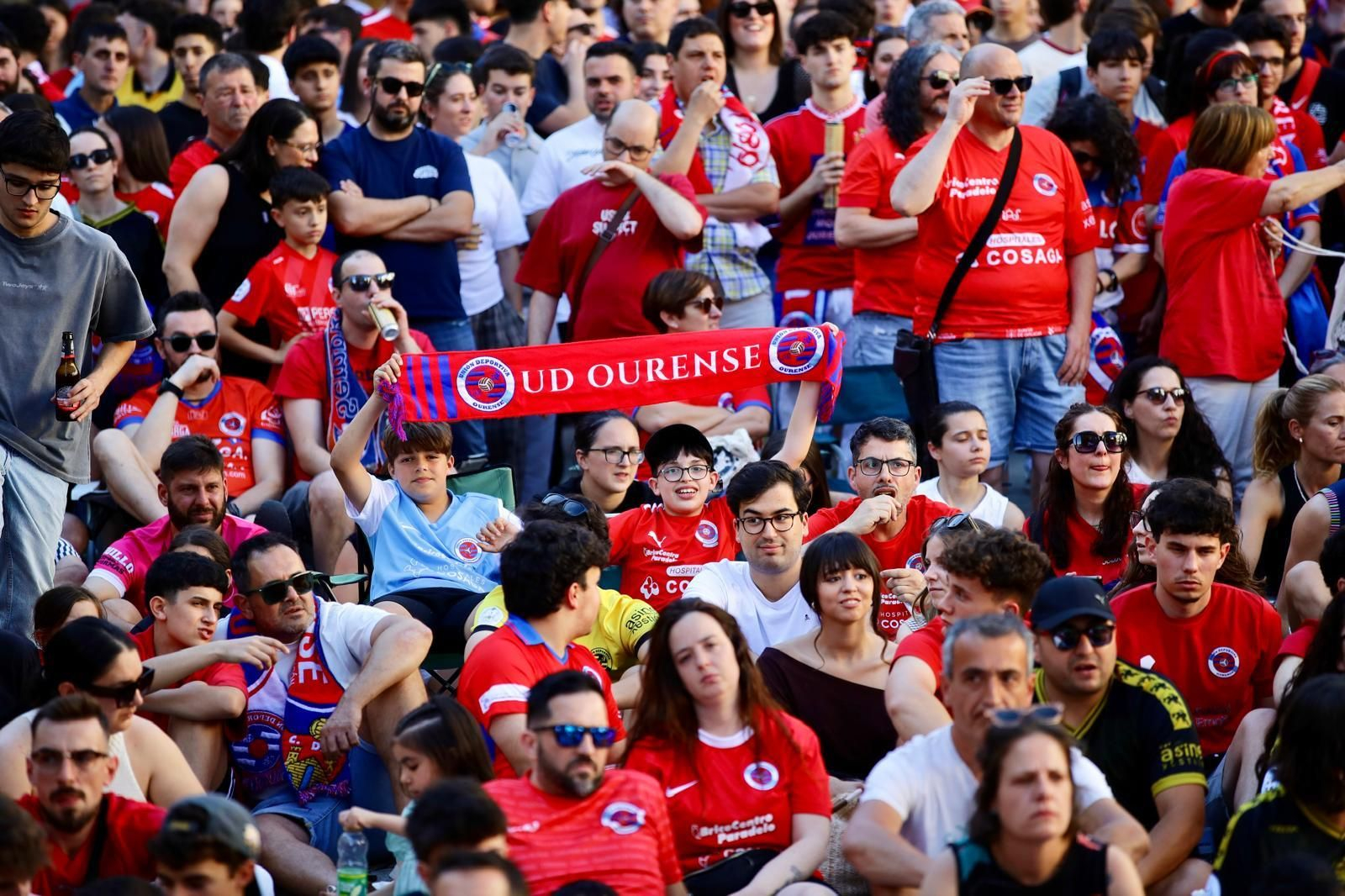 Galería | La afición de la UD Ourense sale a las calle de Ourense para disfrutar del partido, en fotos