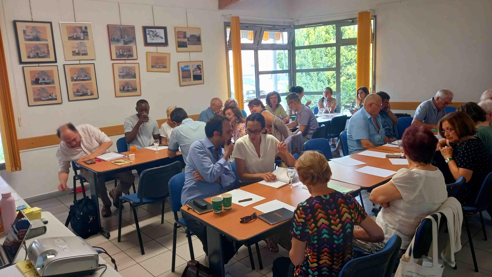 Foto de Archivo. Reunión de trabajo de las asociaciones de la demarcación de París en la Casa de España en junio 2023