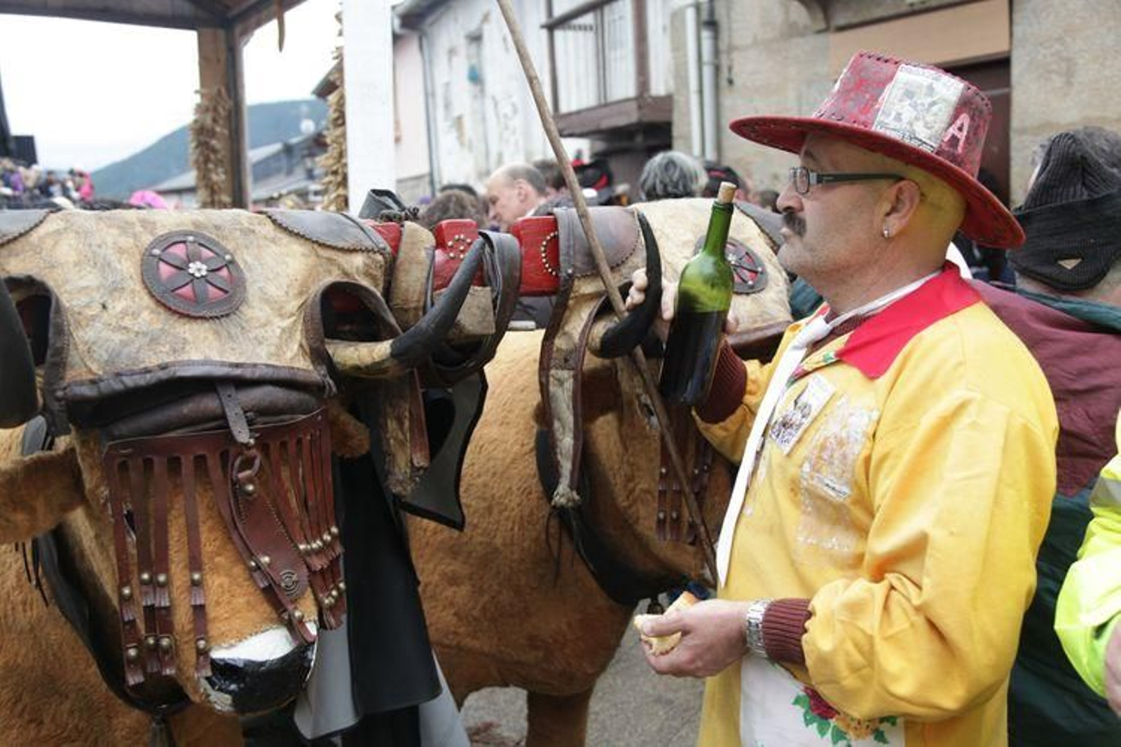 Laza recibe a los peliqueiros con bica y licor café