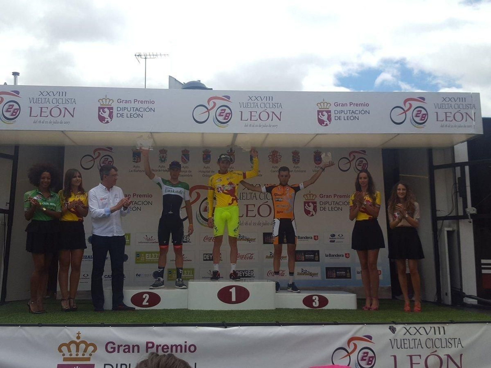 Jakobus, en lo más alto del podio junto a López Cozar y Méndez.