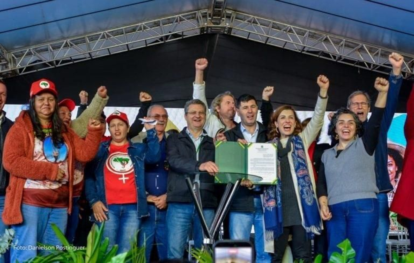Celebración por la regularización de las tierras