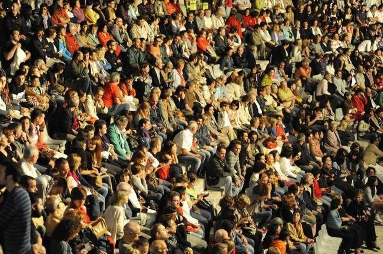 O auditorio do Castelo de Ribadavia, abarrotado durante un espectáculo da MIT do pasado ano.