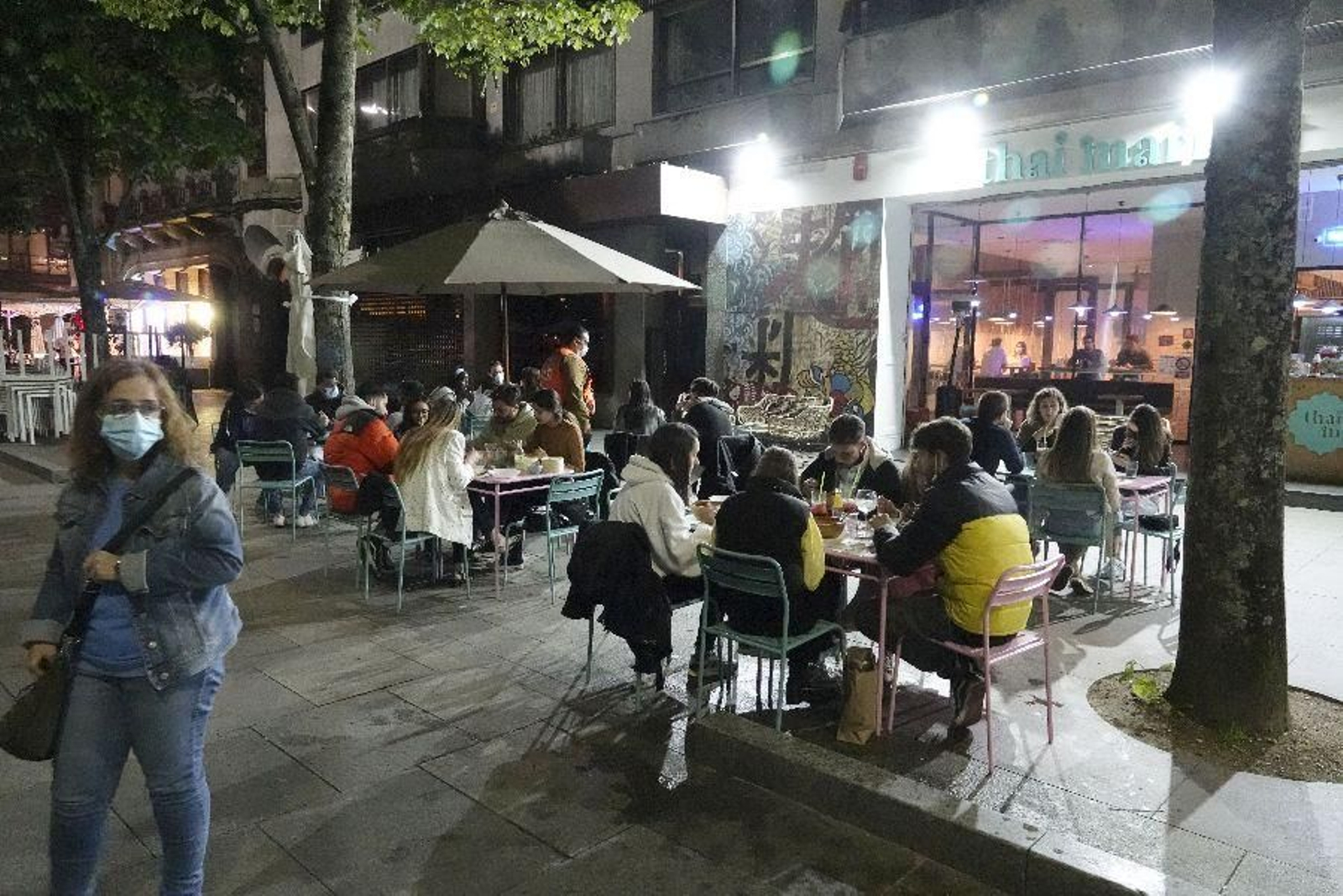 Primera noche sin estado de alarma en Vigo _ Vicente 23