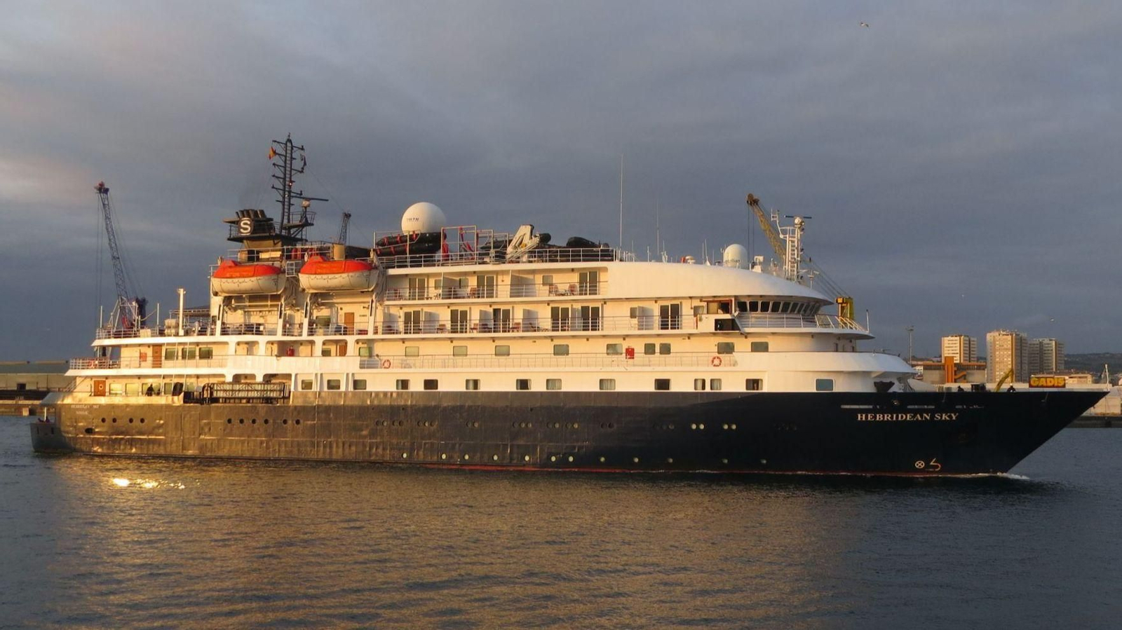 El buque "Hebridean Sky".