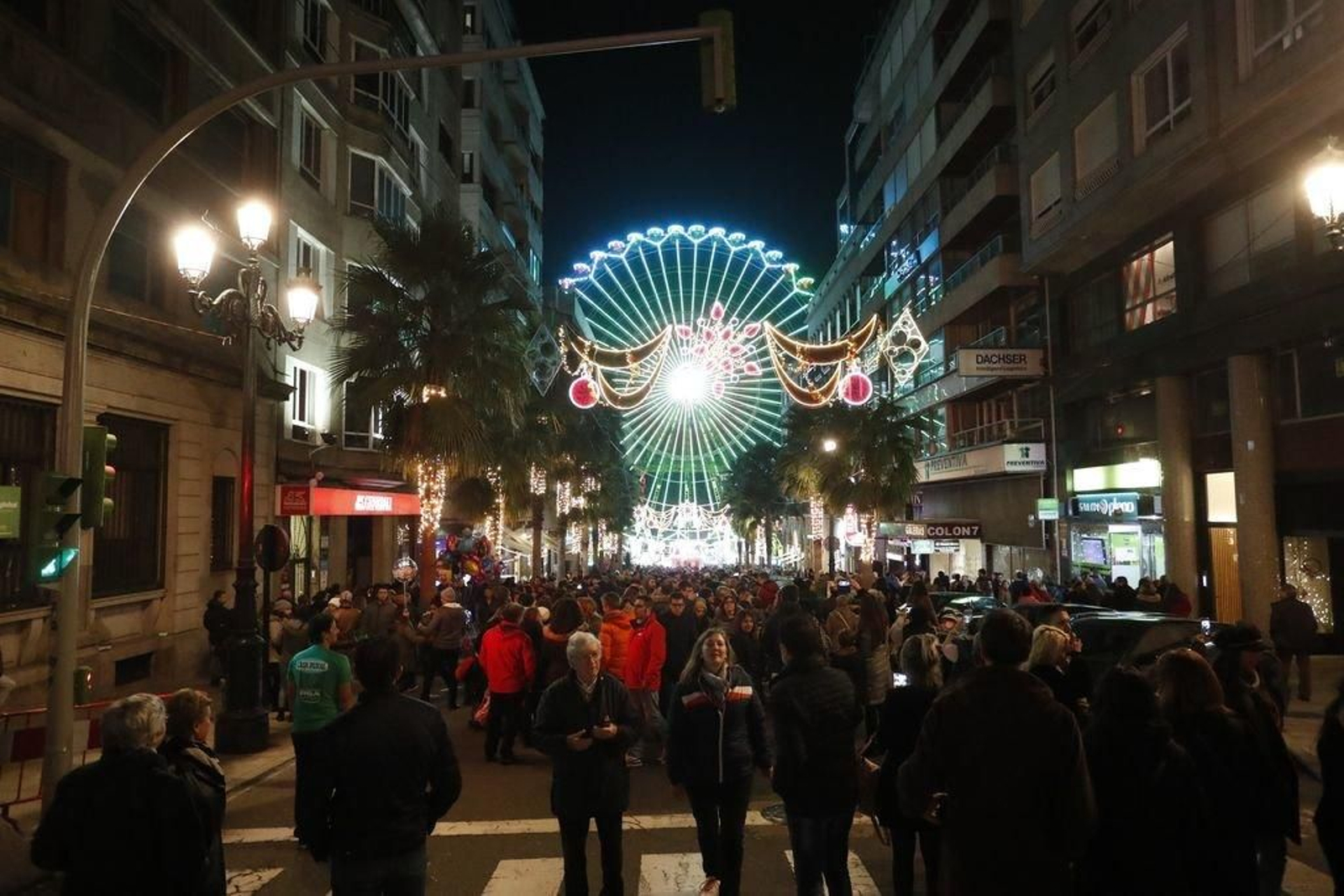 Los turistas invaden Vigo en el Puente166