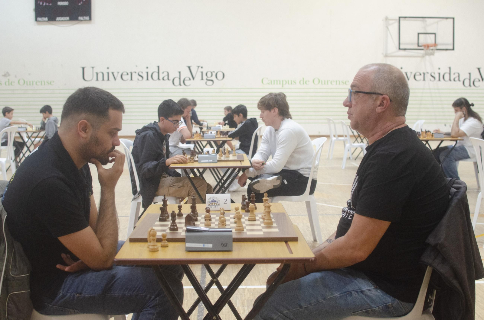 Galería | Lóstreo vive un torneo solidario y rápido de ajedrez
