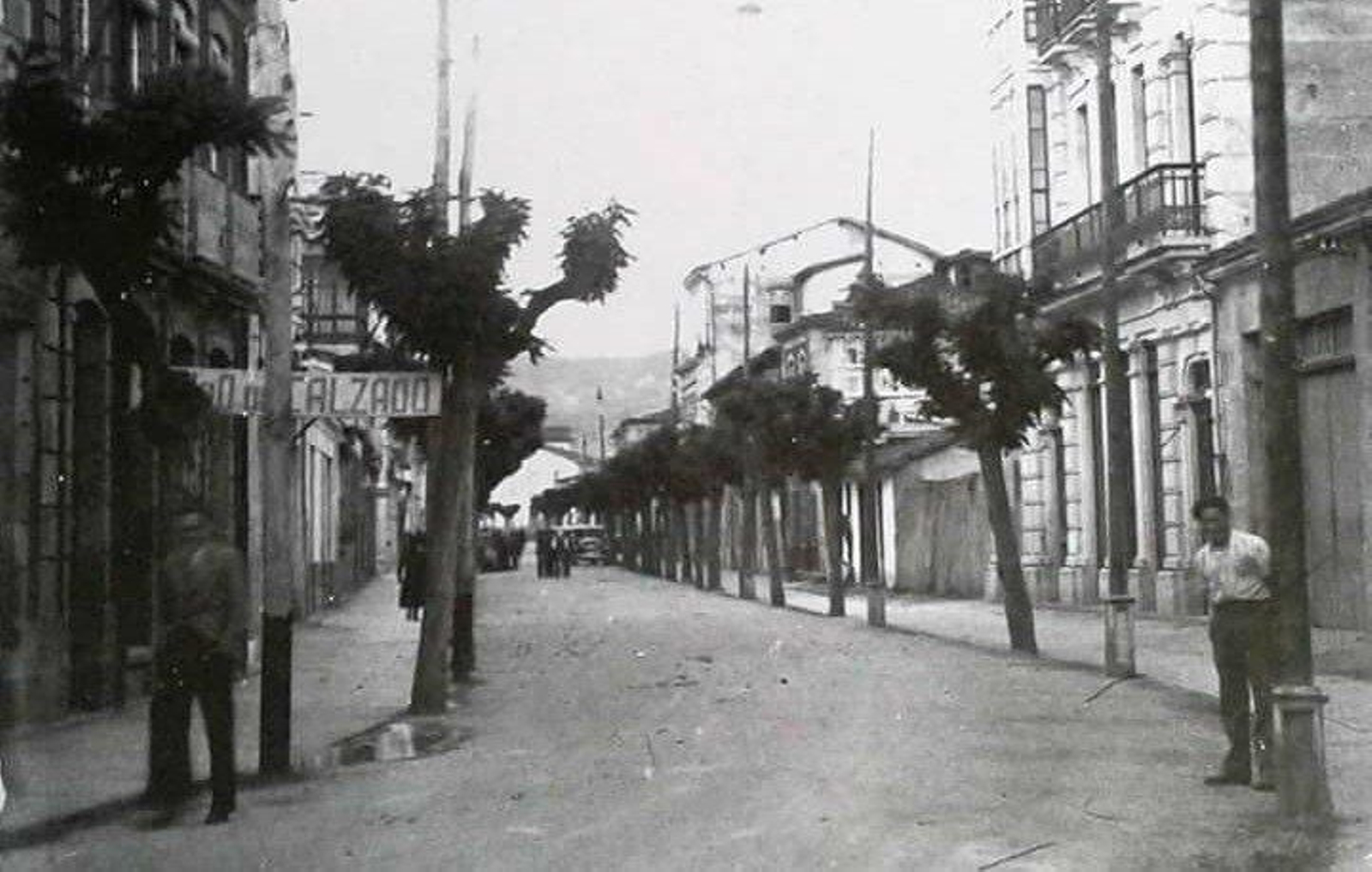 El alcalde pretende recuperar los árboles para la avenida Luis Espada, y reeditar esta imagen de 1940.