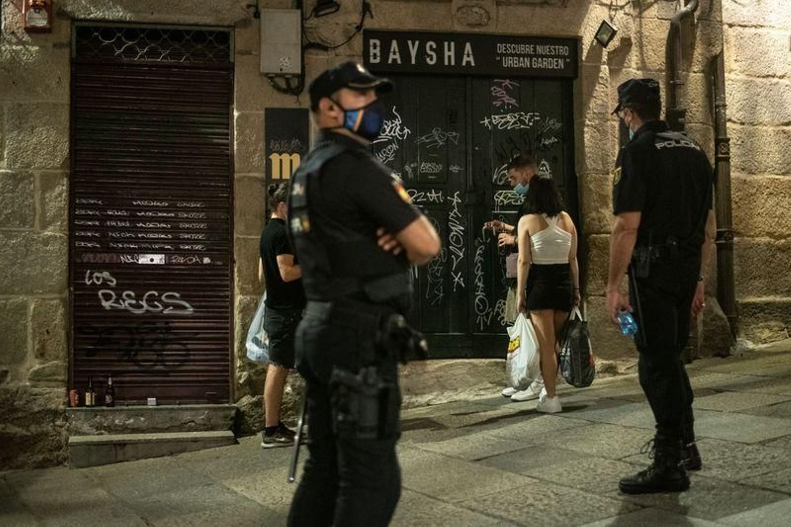 Despliegue policial para vigilar las zonas de ocio nocturno // FOTO: ÓSCAR PINAL