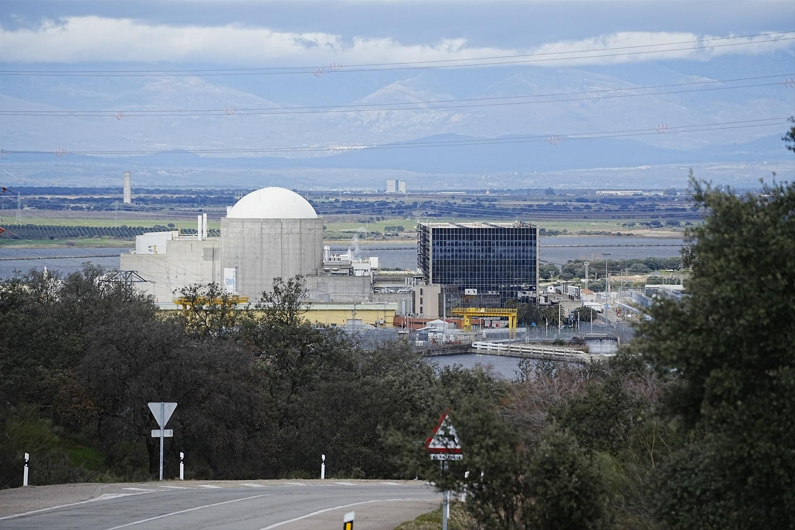 Panorámica de la central nuclear de Almaraz, en Extremadura.