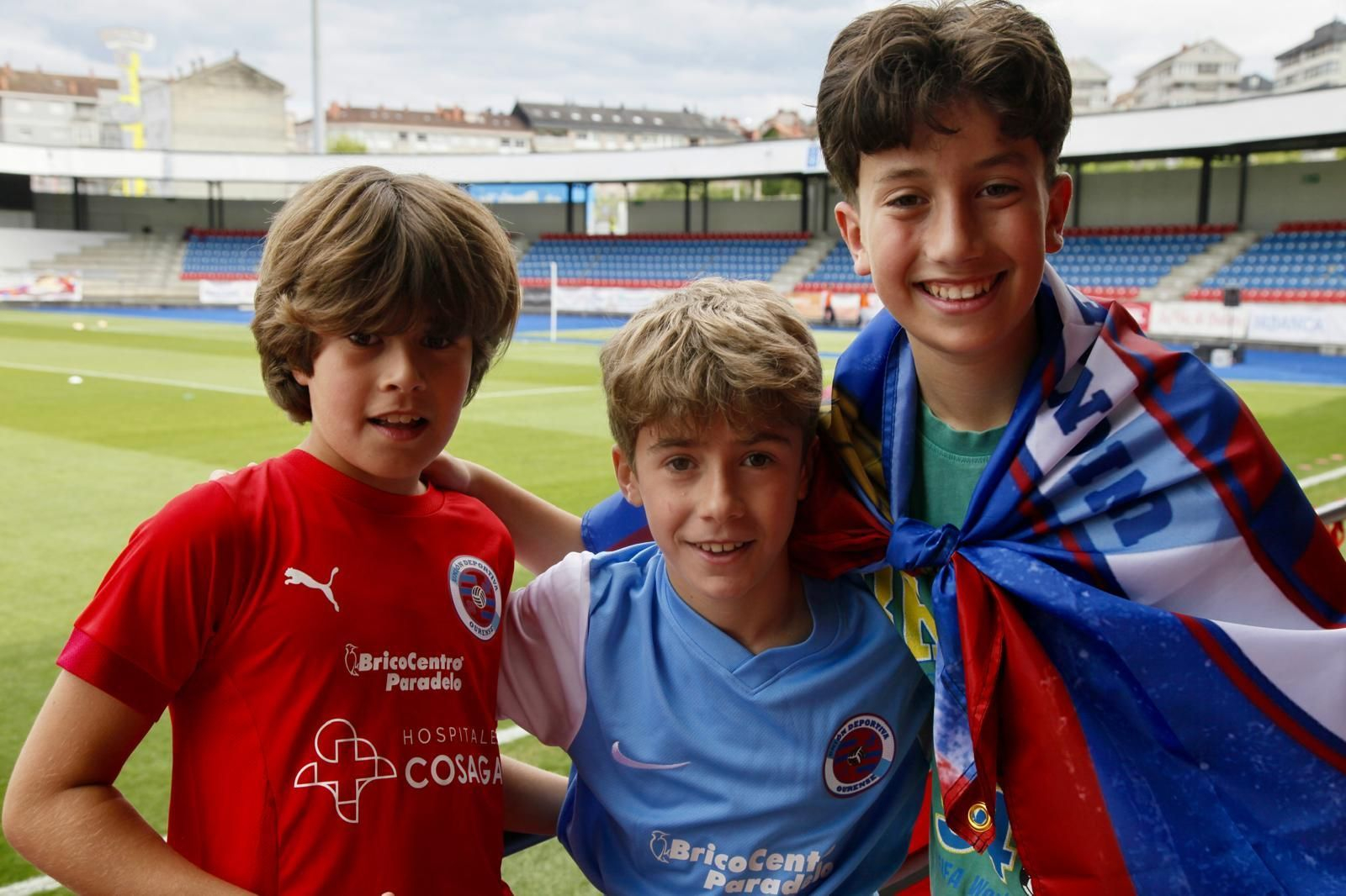 Galería | El Estadio de O Couto vibra con un partido para la historia de la UD Ourense
