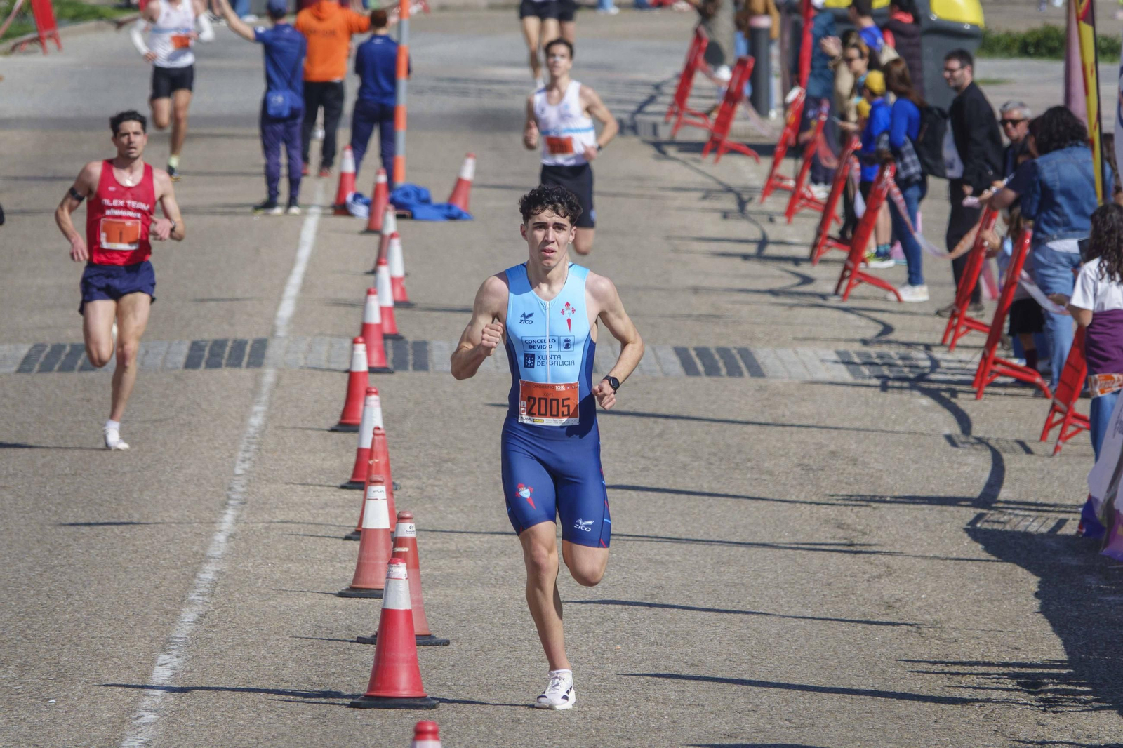 Galería | Pequeños y mayores se divierten en la 10K de Porriño