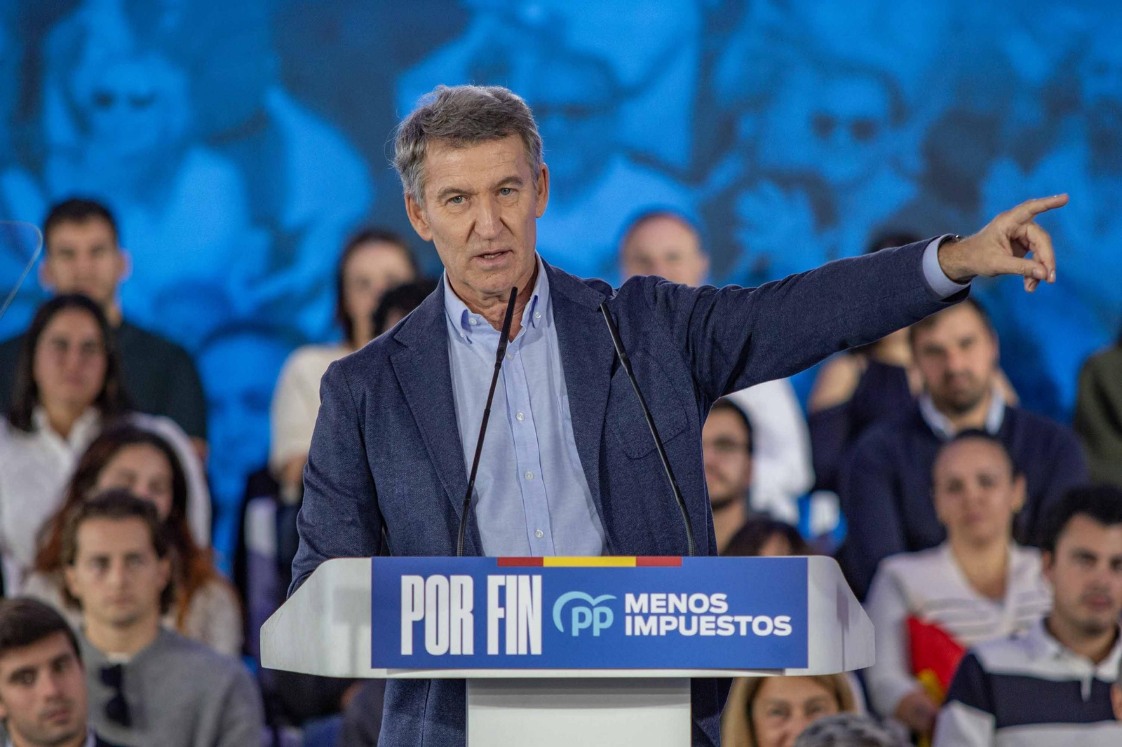 Galería | Feijóo hace parada en Vigo con la precampaña electoral del 29-N