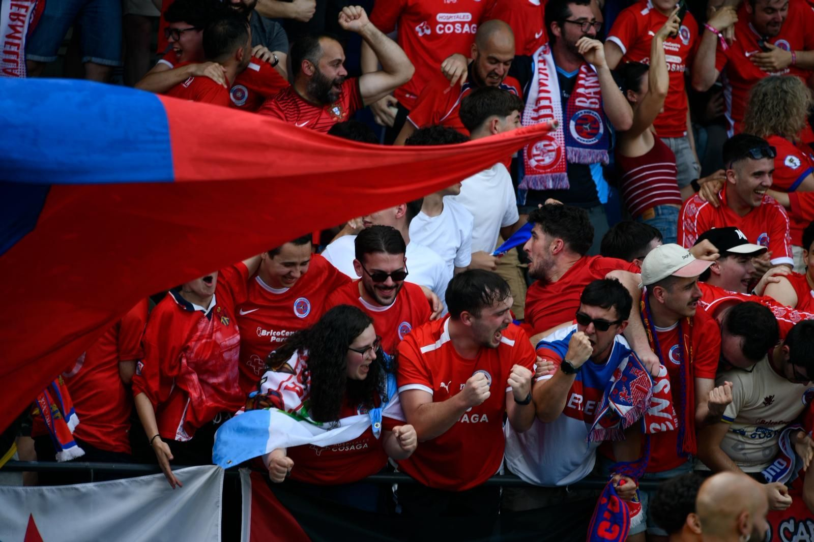 Galería | La UD Ourense quiere llegar a Primera Federación y la afición se vuelca con el equipo en O Couto