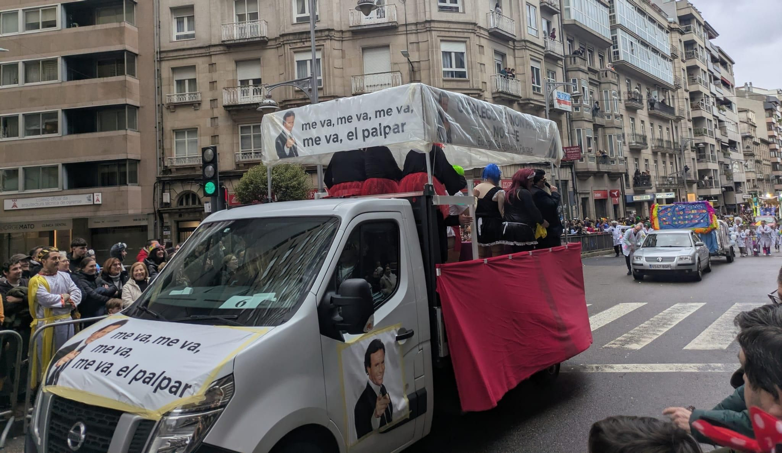 Galería |  Así vive Ourense su Entroido, el desfile en fotos