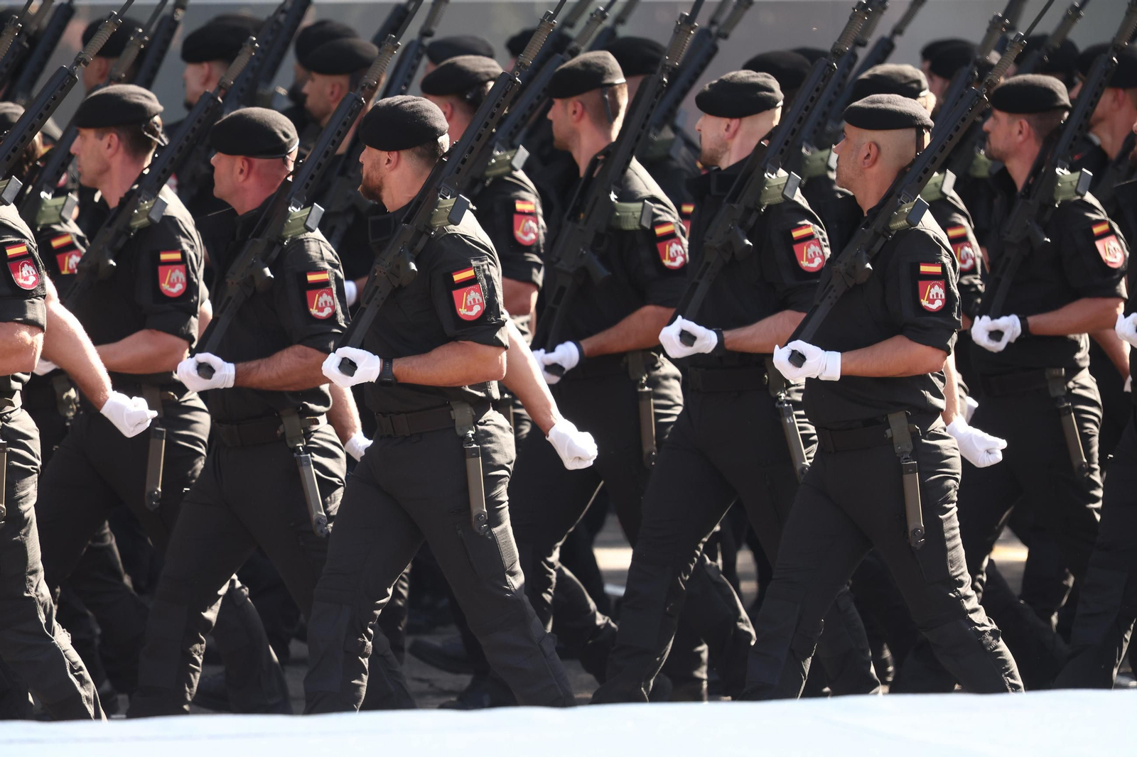 EuropaPress_7840720_agentes_cuerpos_seguridad_estado_acto_solemne_homenaje_bandera_nacional