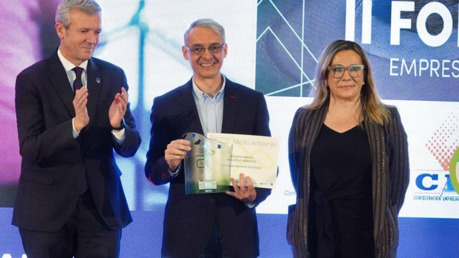 Rueda, en la entrega a Estrella Galicia del premio a la excelencia ambiental, ayer en Vigo.