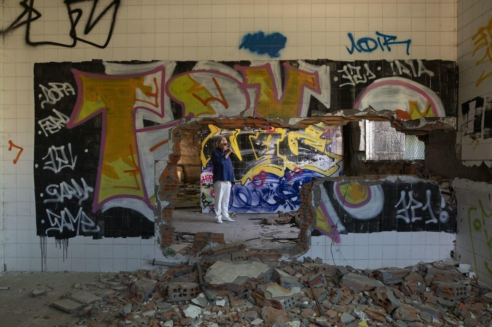 El paso del tiempo, visible en el interior del psiquiátrico de Toén