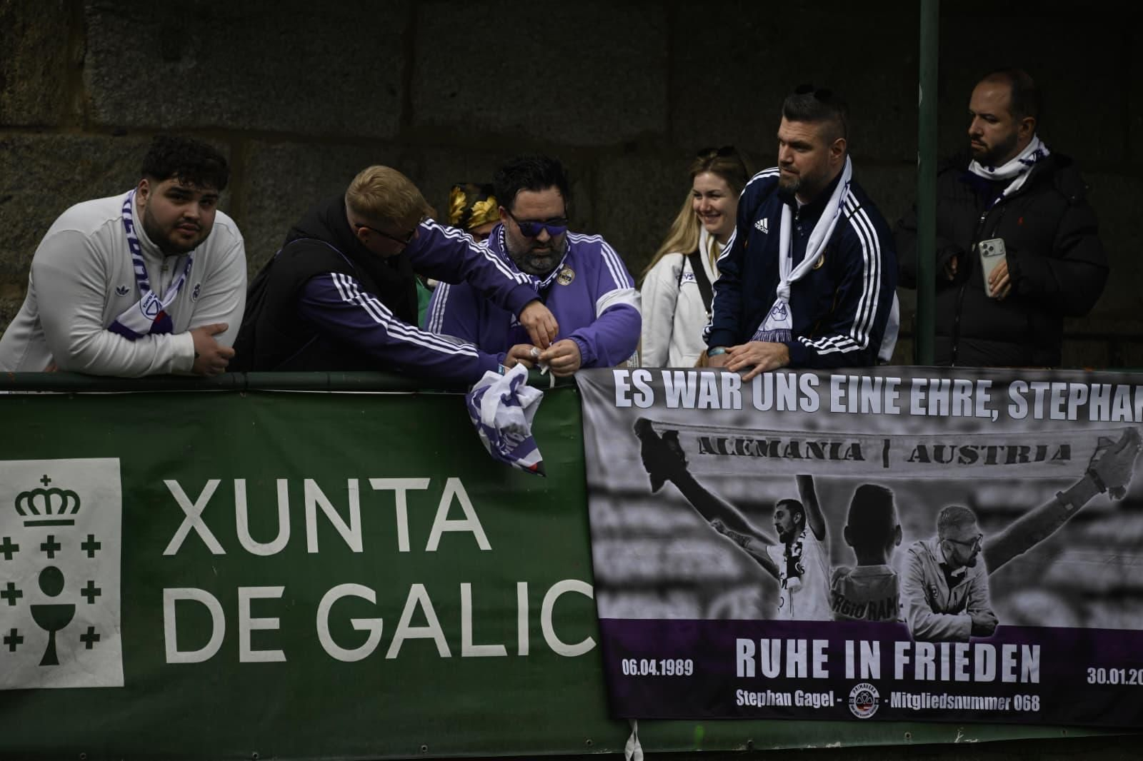 Galería | Espiñedo disfruta del sol y fútbol en el estreno de Juanfran García al frente del Arenteiro