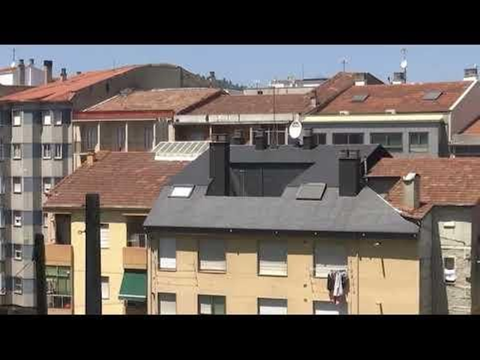 Edificios residenciales en España, en un contexto de aumento del 3,8% en las compraventas de viviendas respecto al año pasado.