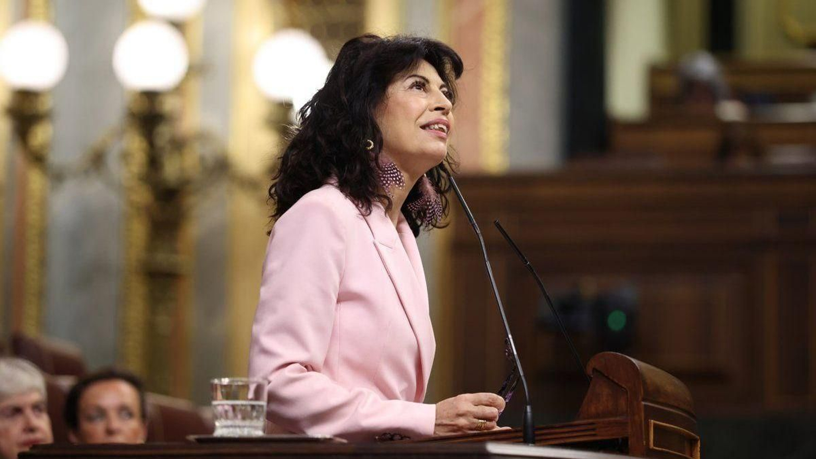 La ministra de Igualdad, Ana Redondo, durante una sesión plenaria en el Congreso.