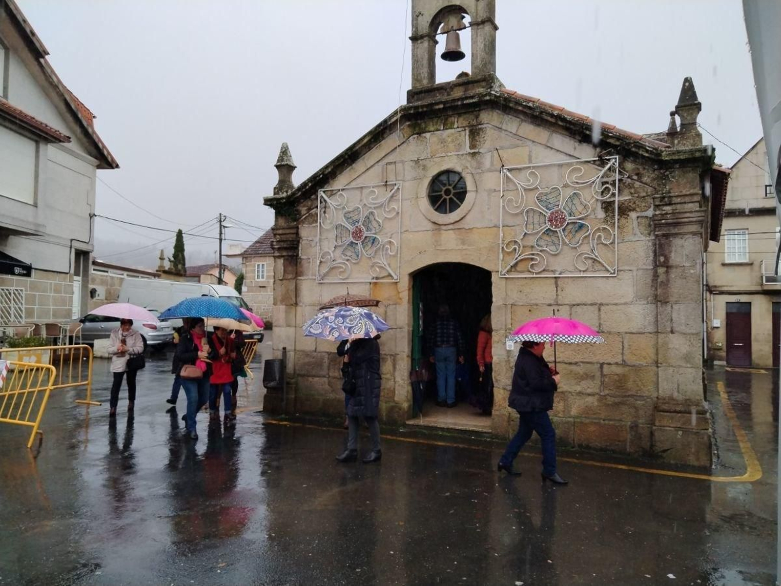 Los fieles de San Amaro dieron las vueltas impares a la capilla.