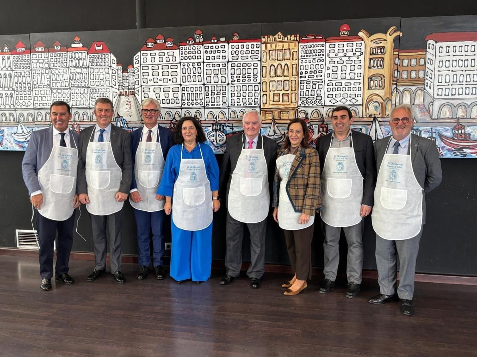 Autoridades y miembros del Centro Asturiano de A Coruña
