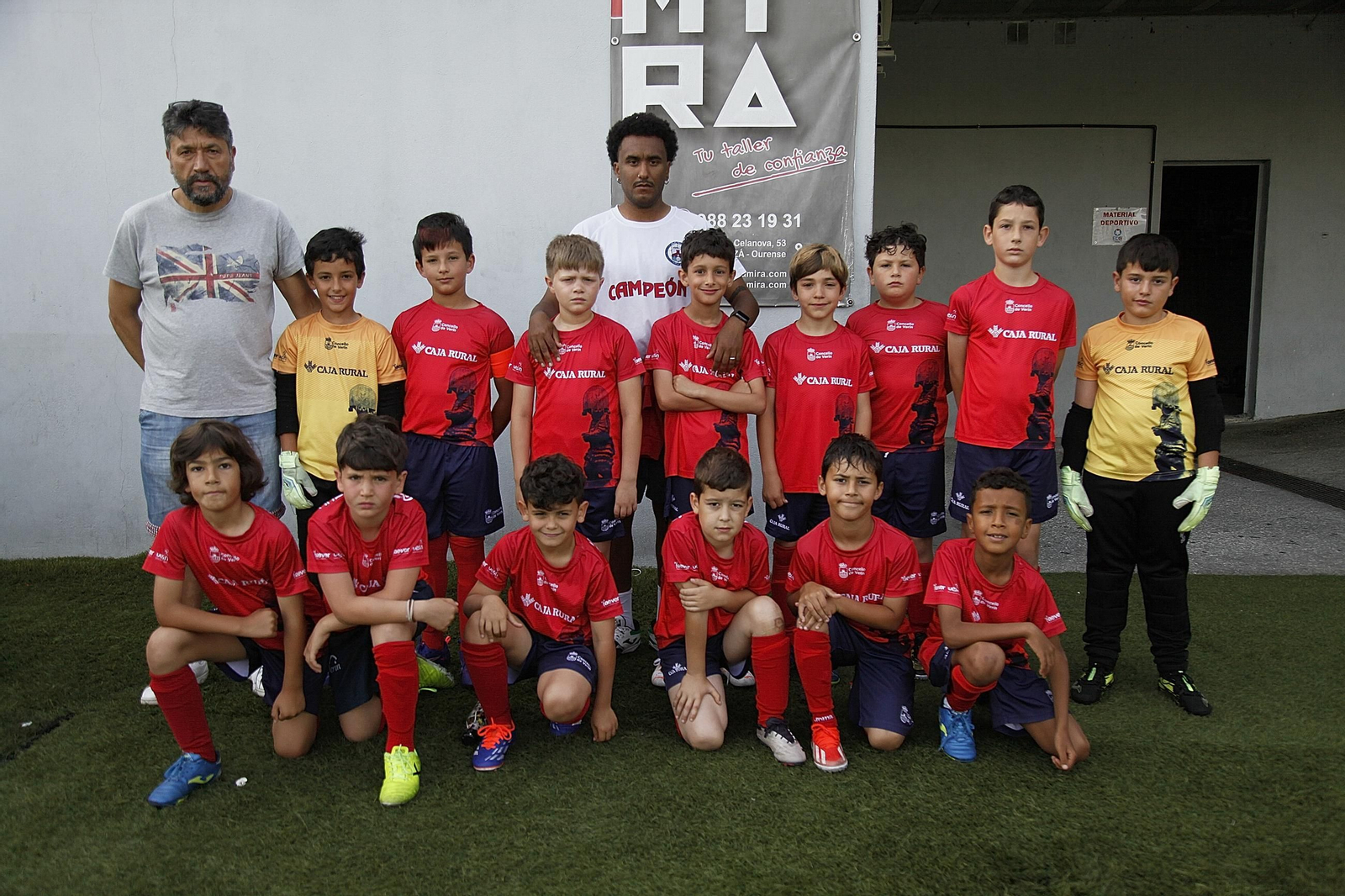 Galería | El fútbol benjamín se concentra en Barbadás