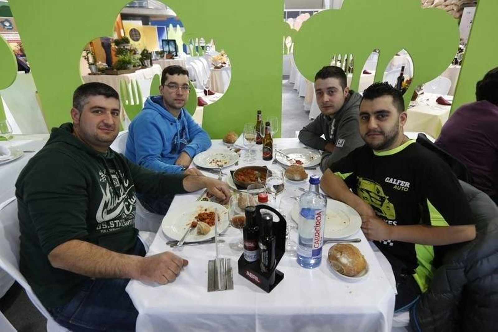 Ourense. 06-03-15. Local. Xantar.
Miguel, Juan, Michael, Samuel. Acea da costa
Foto: Xesús Fariñas