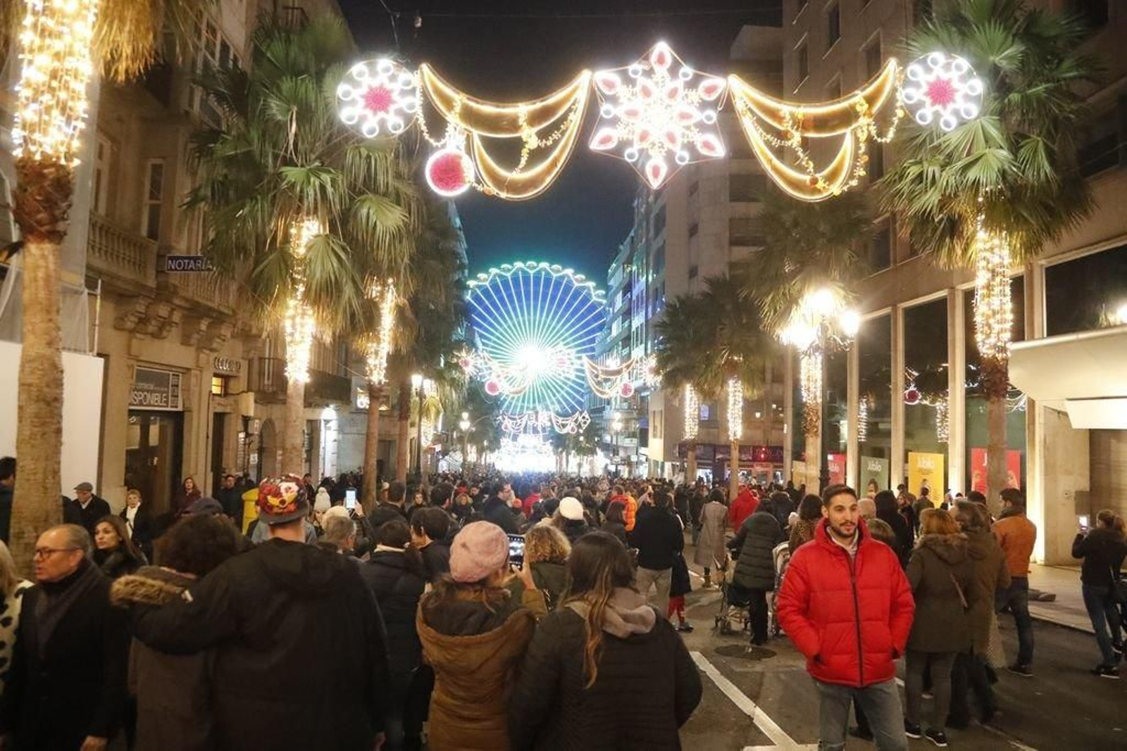 Los turistas invaden Vigo en el Puente199