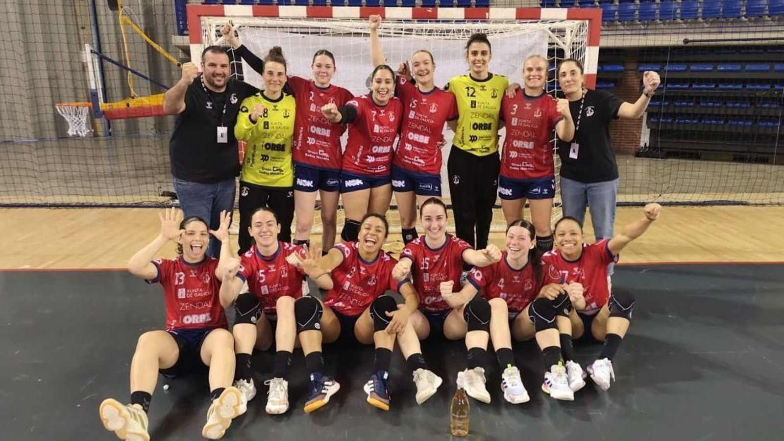 Así celebró ayer el conjunto louriñés su quinto puesto en liga regular.