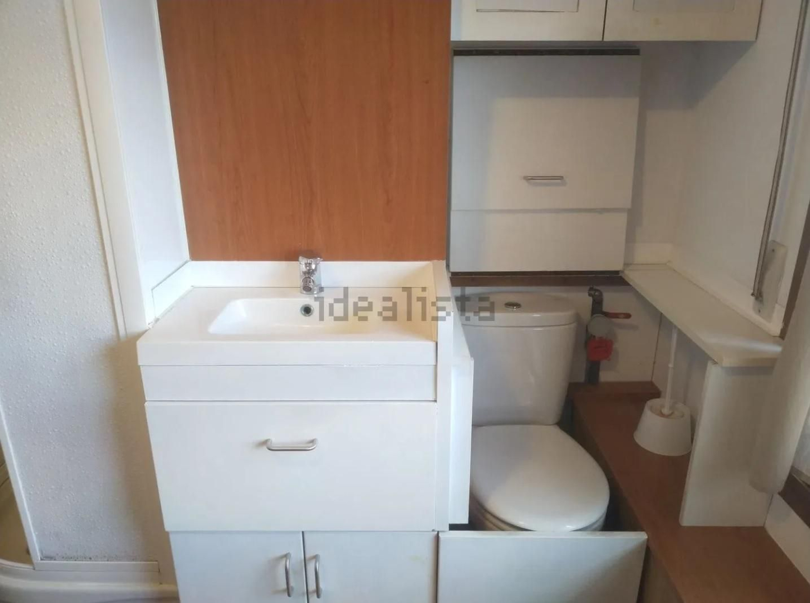 Galería | Así es el minipiso de 12 metros cuadrados que se alquila por 240 euros en Ourense, en fotos