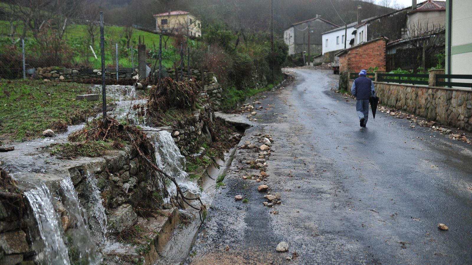 OURENSE 19/12/2019.- Incidencias temporal. Xunqueira de Espadañedo. José paz