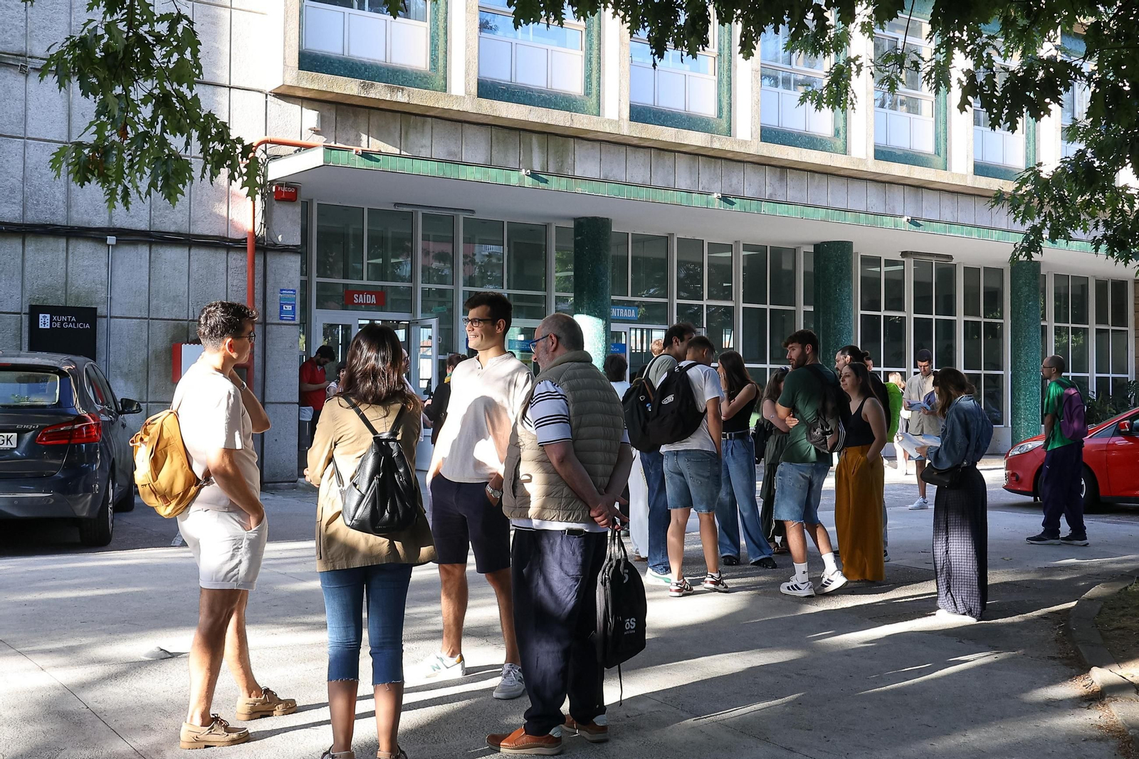 Galería | Más de 2.000 personas buscan plaza en las oposiciones de Educación en Vigo