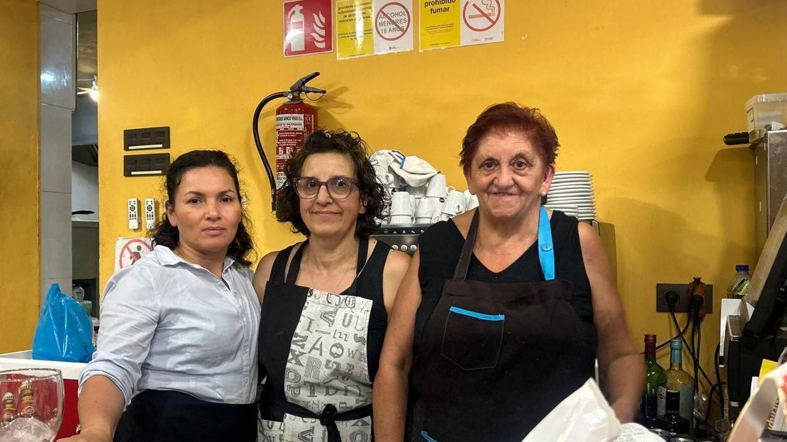 De derecha a izquierda, Elena Castro junto a Beatriz Lago, su cuñada, y Dori.