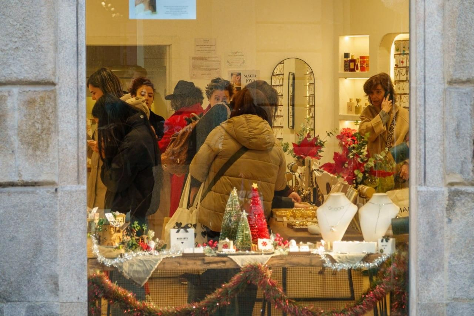 Galería | Los vigueses, con la tradición de las rebajas de enero